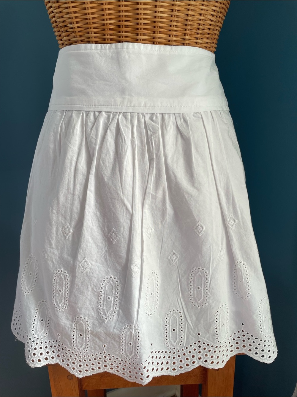 LOFT White Cotton Eyelet Scalloped Mini Skirt A-Line Size 2